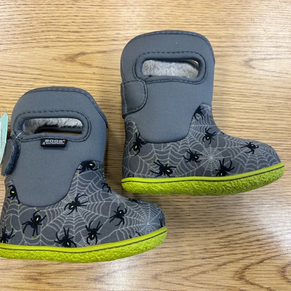 Bogs charming gray